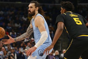 今晚密尔沃基雄鹿备战欧联；主帅复盘细节曝光；底气十足；临场指挥获称赞的简单介绍爱游戏登入