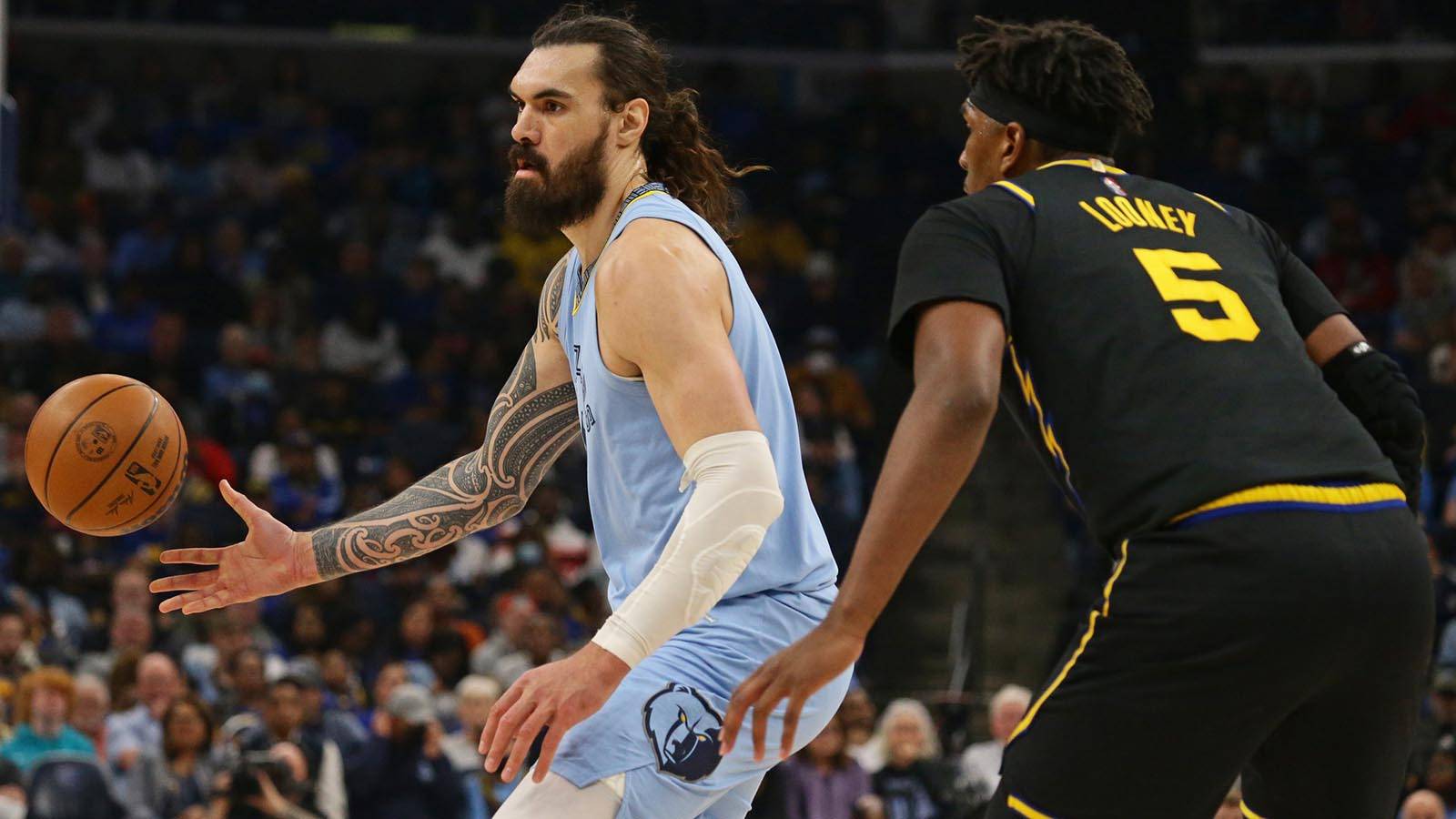 今晚密尔沃基雄鹿备战欧联；主帅复盘细节曝光；底气十足；临场指挥获称赞的简单介绍