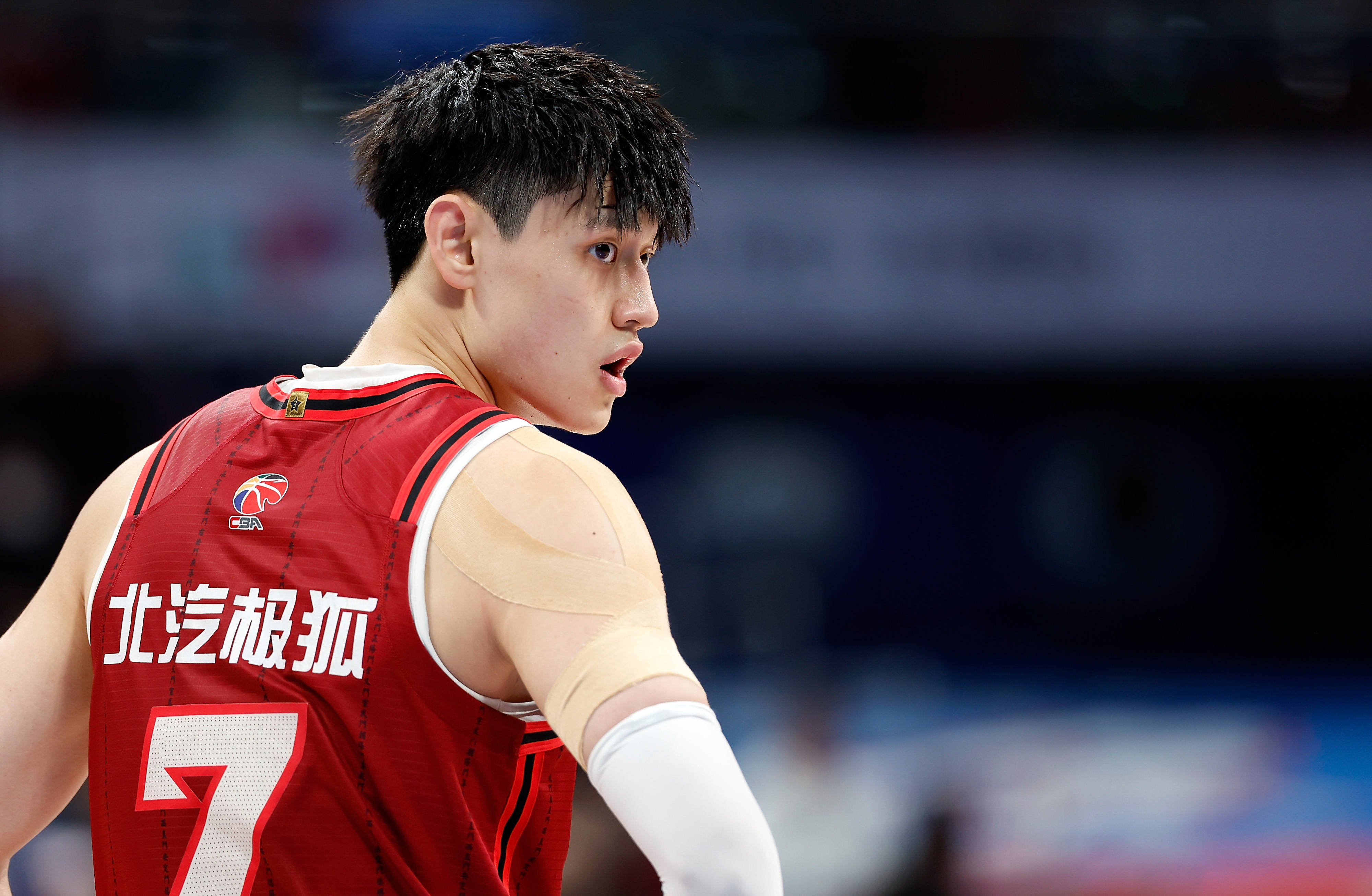 CBA季后赛国际比赛日再迎强敌，广州队止住颓势，主帅态度——媒体盛赞，更衣室氛围转暖的简单介绍