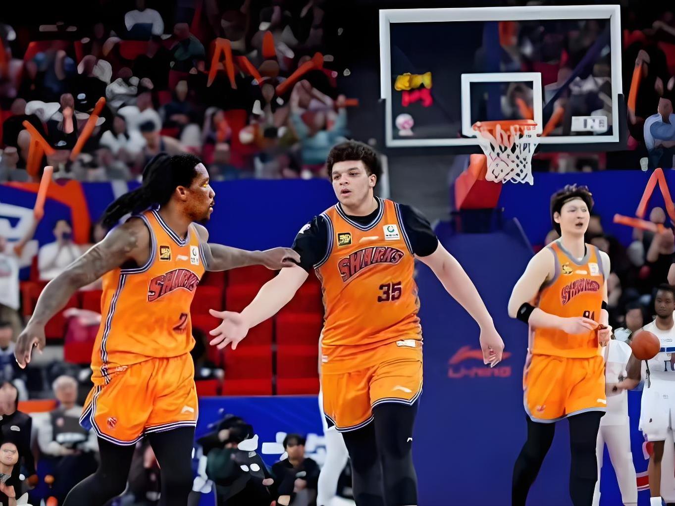 CBA季后赛国际比赛日再迎强敌，广州队止住颓势，主帅态度——媒体盛赞，更衣室氛围转暖的简单介绍